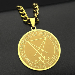 Collana da uomo in acciaio inossidabile con ciondolo a croce triangolare intagliata a V, stile hip-hop, con logo rotondo Lucifer - Product Image 4