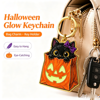 Porte-clés lumineux en alliage de zinc pour Halloween, pendentif fluorescent, décoration de sac à dos pour étudiant, petit cadeau de fête, vente en gros fabricant