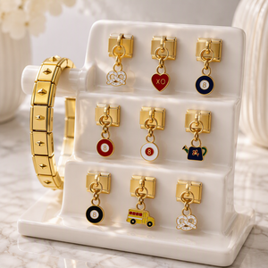Al por mayor Dijes italianos de acero inoxidable chapados en oro de 18k con diseños de Autobús, Bola 8 y Corazón para pulseras con dijes italianos - Product Image 1