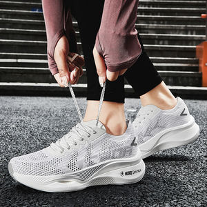Scarpe da Corsa Personalizzate ODM OEM 2024, Nuove Sneakers Traspiranti in Mesh, Moda Sportiva per Coppie, Nuovi Stili per Uomo - Product Image 3