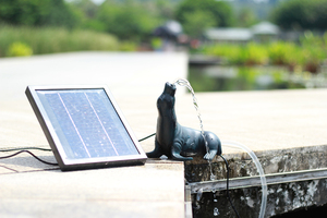 Cracheur d'eau <span class=keywords><strong>solaire</strong></span> animal japonais LED étang de jardin extérieur fontaines d'otaries cracheurs solaires en forme de champignon eau de bassin - Product Image 2