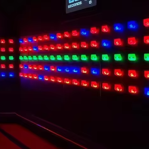 ผนังปีนป่ายแบบอินเทอร์แอคทีฟ LED รูปหกเหลี่ยม สำหรับคลับ ราคาโรงงาน พร้อมระบบไฟส่องสว่าง - Product Image 1
