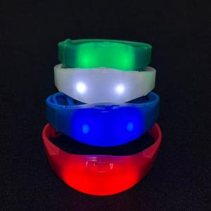 Bracelet lumineux en silicone Fire Wolf 0139, bracelet clignotant pour concert, accessoire de soutien pour événement, bracelet changeant de couleur - Product Image 2