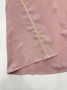 Conjunto de Abaya Dorada Tejida con Abertura Frontal, Ropa Tradicional Modesta para Ramadán, Suministro ODM, Material 100% Poliéter - Product Image 6