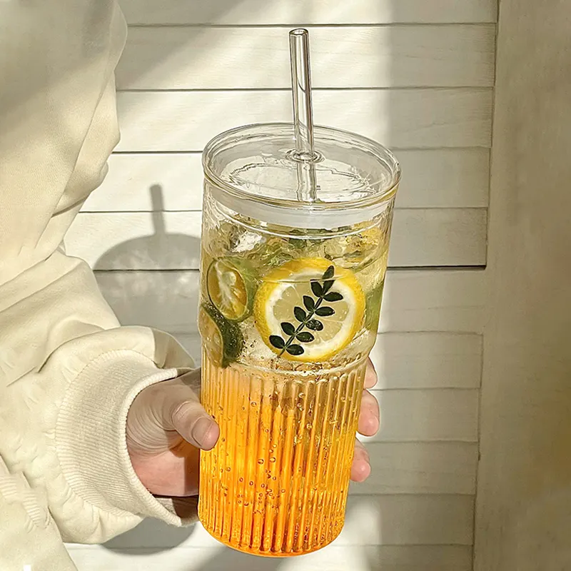 Vaso de vidrio acanalado estilo Ins, taza con tapa de cúpula, taza de vidrio de café de rayas simples con tapa y pajita, 600ML