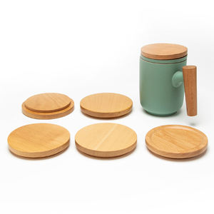 Couvercle de tasse en bois massif poli sur mesure SUNBO, fabriqué en bois d'acacia et de noyer avec anneau antidérapant en caoutchouc naturel - Product Image 5