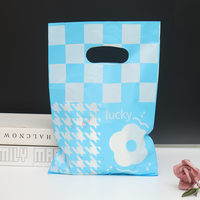 Sacs à provisions en plastique avec impression de logo personnalisé emballage de sac en PE découpé cadeau de Noël prêt en stock pour le magasin de détail