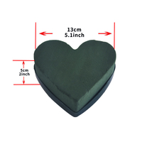 Mousse florale humide en forme de cœur (mini cœur) 13cm x 9.5cm x 4cm