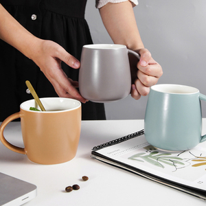Taza <span class=keywords><strong>de</strong></span> Café <span class=keywords><strong>de</strong></span> Cerámica Europea Simple al por Mayor, Taza <span class=keywords><strong>de</strong></span> Café <span class=keywords><strong>de</strong></span> Cerámica Personalizada <span class=keywords><strong>de</strong></span> Boca Ancha y Gran Capacidad con Asa - Product Image 1