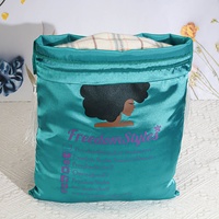 Sac de rangement en satin avec cordon de serrage pour chaussures, sous-vêtements, anti-poussière, avec pompon, logo personnalisé imprimé, sac en satin pour extensions de cheveux en soie