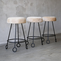 Tabourets de bar modernes en métal, vente en gros d'usine, chaises de bar hautes en tissu velours blanc rond pour la maison, le bar et l'hôtel