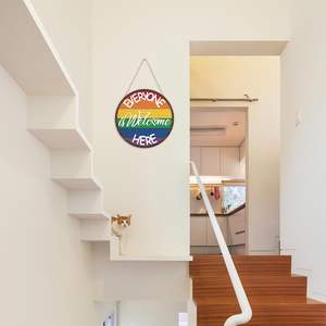 Letrero de Madera 'Todos son Bienvenidos Aquí', Placa Redonda Colgante con Arcoíris, Decoración Rústica Inspiradora para Puerta Principal, Letrero de Bienvenida Multicolor para Pared - Product Image 6