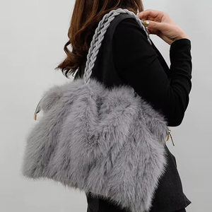 Sac à main en peluche tendance pour femmes, nouveau modèle d'hiver, élégant, plissé, en fausse fourrure de renard, sac à bandoulière/sac porté épaule avec fermeture éclair, sangle unique - Product Image 1
