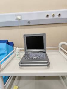 Interfaz de Usuario Intercambiable en Chino e Inglés para Dispositivos Médicos MT, Ecógrafo Móvil en Blanco y Negro - Product Image 3