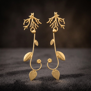 Pendientes Largos Boho con Hojas de Vid Chapadas en Oro, Flor Botánica de Latón Mate, Joyería para Mujer, Compromiso, Aniversario, Boda - Product Image 3