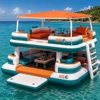 Canapé gonflable flottant double étage robuste avec table et chaises pour location en resort et divertissement en plein air