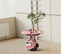 Table à café et à dîner de designer élégante et personnalisée, peinte à la main, pour une ambiance festive, avec des détails artistiques soignés, pour le mobilier de salon