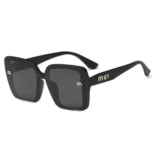 Lunettes <span class=keywords><strong>de</strong></span> <span class=keywords><strong>soleil</strong></span> carrées tendance pour femmes, montures élégantes noires <span class=keywords><strong>de</strong></span> haute qualité avec paillettes, protection UV400 anti-ultraviolet pour femmes - Product Image 5