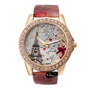 Reloj de Moda para Mujer con Diseño de la Torre Eiffel y Corazón, Correa de Aleación, Caja Chapada en Oro, Esfera Luminosa, Ligero, con Botón de Presión - Product Image 4
