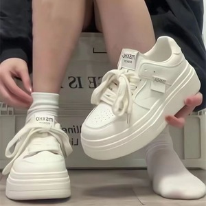 Nuevas Zapatillas Blancas con Plataforma Estilo Primavera 2026, Zapatillas Deportivas Versátiles Casuales para Estudiantes que Aumentan la Estatura, Zapatos Ins - Product Image 3