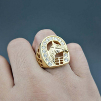 Bague pour homme de qualité supérieure, style hip-hop, personnalisée, en acier inoxydable doré et argenté, sertie de pierres, design fer à cheval creux