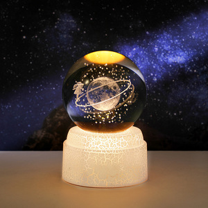 Lámpara de Noche de Bola de Cristal con Patrón del Universo Grabado con Láser 3D, Rotación Automática Personalizable - Product Image 4