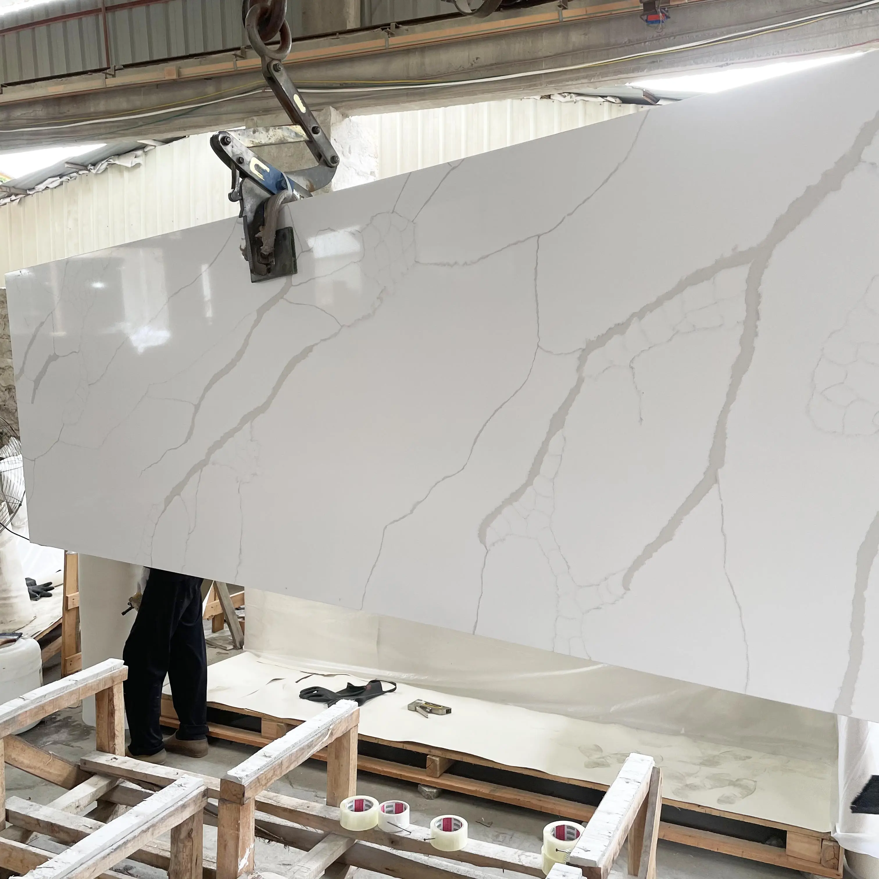Piani di lavoro moderni della cucina piano di lavoro Calacatta quarzo bianco piano di lavoro isole lastre di pietra artificiale piano di vanità personalizzato