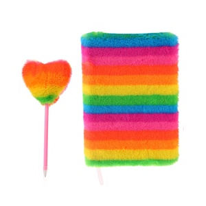 Cuaderno de Tapa Dura con Diseño de Arcoíris A5, Juego de Bolígrafos de Peluche, Regalo para el Día de San Valentín, Cuaderno para Estudiantes, Popular en Instagram - Product Image 5
