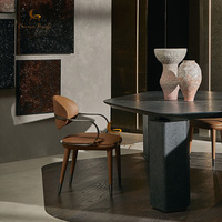Chaises de salle à manger rembourrées de luxe au design nordique contemporain, chaise de salle à manger moderne en métal et cuir pour villa et restaurant