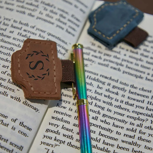 Marcador magnético de cuero con logotipo personalizado, clip para bolígrafo, lector de lectura, grabado láser disponible. Clip para regalo/billetera. - Product Image 3