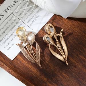 Broche de Moda Chapado en Oro con Cristales de Tulipán y Aleación de Rhinestone, de Lujo y Alta Calidad para Mujer, Regalo Personalizado para Boda, Compromiso o Fiesta - Product Image 5