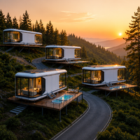 Maison capsule de luxe sur le versant de la colline avec mur panoramique en verre, maisonnette mobile préfabriquée moderne, pod modulaire pour hôtel-resort et cabane