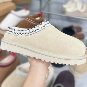 Bottes UGG en coton pour hommes et femmes, style décontracté, 2025, haute qualité, design original, logo personnalisé, bottes en laine pour la neige, semelle épaisse - Product Image 1