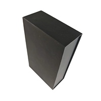 Boîte cadeau de luxe en carton noir de haute qualité avec logo personnalisé, pelliculage mat, gaufrage, doublure en éponge et fermeture magnétique à couvercle rabattable pour