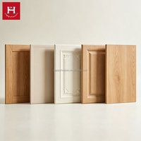 Échantillons de portes d'armoires de cuisine en bois de style plateau, sculptées et de style scandinave, de luxe, pour projets de villas personnalisés - Happy Houses