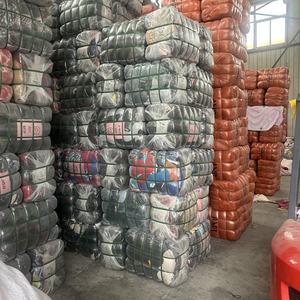 Lote Surtido de Vestidos Vintage de Diseñador de Lujo Ropa de Marca de Segunda Mano de Contenedores de Importación Ropa de Paca Usada - Product Image 4