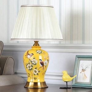 Enfants comme jaune anime de bande dessinée en céramique table vase oiseaux design lampes de bureau - Product Image 1