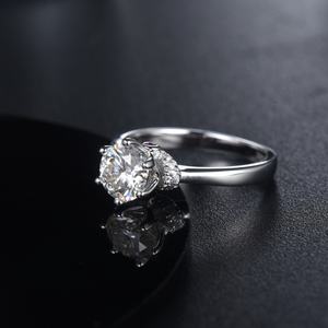 Anillo de Moissanita de 1 Quilate en Plata de Ley, Suministro Directo de Fábrica de Joyería, Elegantes Anillos de Moissanita Directos al Consumidor - Product Image 4