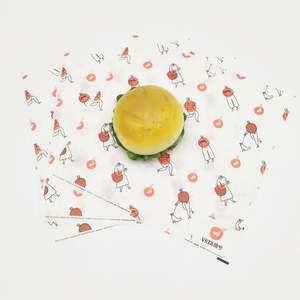 Emballage alimentaire en papier jetable personnalisé pour la restauration rapide, impression de logo pour hamburgers, papier ciré sûr et non toxique pour l'emballage alimentaire - Product Image 3