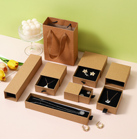 Boîte en papier rigide écologique personnalisée avec impression de logo par revêtement UV, laminage mat et gaufrage pour l'emballage de bijoux parfumés et de chaussettes