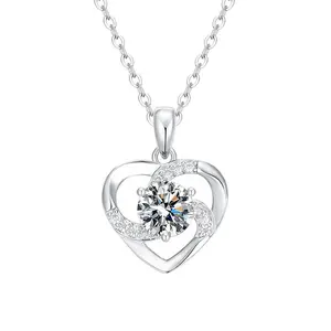 S925 Sterling Silver Pendant Female love At First Sight Love Pendant 80 Points Four-claw Moissanite Necklace Collarbone