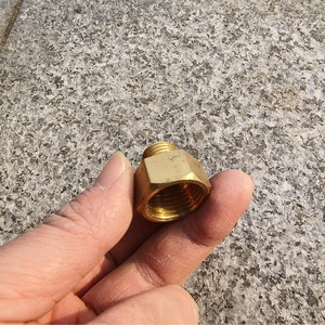 Conector de Cobre con Rosca Externa M14 y Rosca Interna de 4 Puntos para Bombas de Agua de Émbolo de Tres Cilindros y Pulverizadores de Pesticidas - Product Image 2