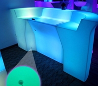 Table de bar en plastique illuminée, meubles de fête qui brillent dans le noir pour les événements de jardin, les mariages, les boîtes de nuit
