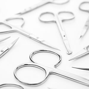 OEM Instrument de beauté professionnel pour le soin des ongles Ciseaux de manucure en acier inoxydable Manche en céramique Cuticule mince Bord droit - Product Image 6