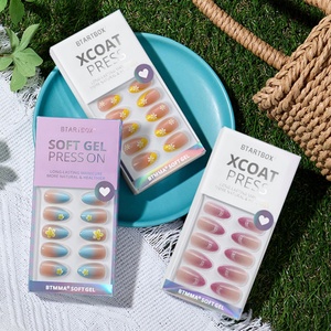 Uñas Postizas Cortas de Gel Suave BTArtbox, Uñas Falsas de Lujo con Pegamento, Diseño Floral 3D Hecho a Mano, Venta al Por Mayor, Uñas Postizas XCOAT para Primavera/Verano - Product Image 1
