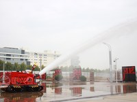 Robot de lutte contre les incendies TIGER-10, canon à eau/mousse 120L/s, compatible diesel, chenilles, télécommande 1000m pour la lutte contre les incendies et les secours