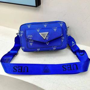 Nuevo Bolso Cuadrado Pequeño con Estampado de Letras Estilo Guesses, Bolso Bandolera Moderno de Gran Capacidad con Solapa - Product Image 2