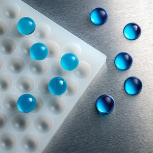 แม่พิมพ์ซิลิโคนทรงโดม 2 มล. 224 ช่อง พร้อมถาดทรงสี่เหลี่ยมสำหรับพัฒนาสูตรช็อกโกแลต - Product Image 1