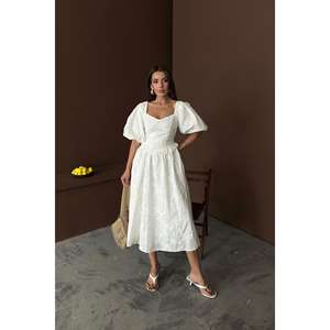 Robe élégante et formelle en dentelle brodée blanche, style vintage, avec manches bouffantes en crochet, taille empire, unie, tailles XS-XL, idéale pour l'automne. - Product Image 5