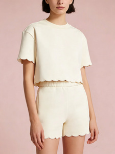 Set Estivo <span class=keywords><strong>in</strong></span> Cotone con Bordo Smerlato <span class=keywords><strong>in</strong></span> French Terry per Mamma e Bambina, Completo per Bambini con Felpa e Pantaloncini, Outfit per Bambine - Product Image 1